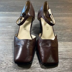 Chanel brown leather heels size 8.5 (f117); these are super cute but don’t fit!